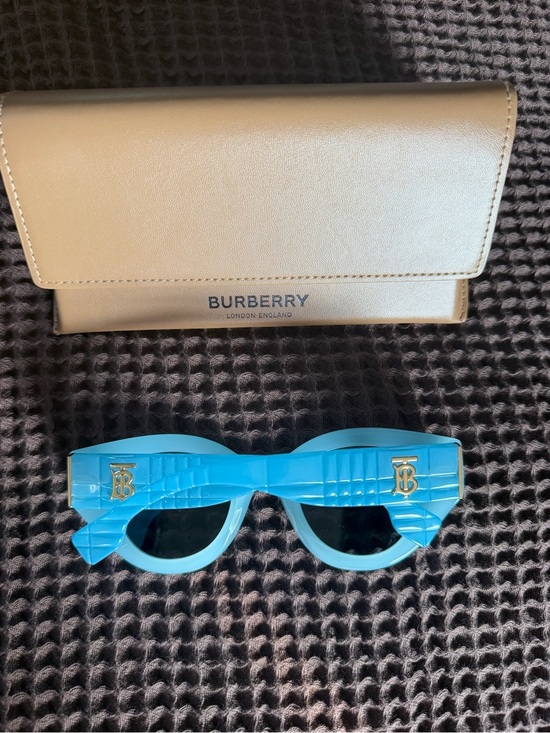 Burberry Meadow Blue Cat Eye Sunglasses, Retro Style, Luxury main image 11